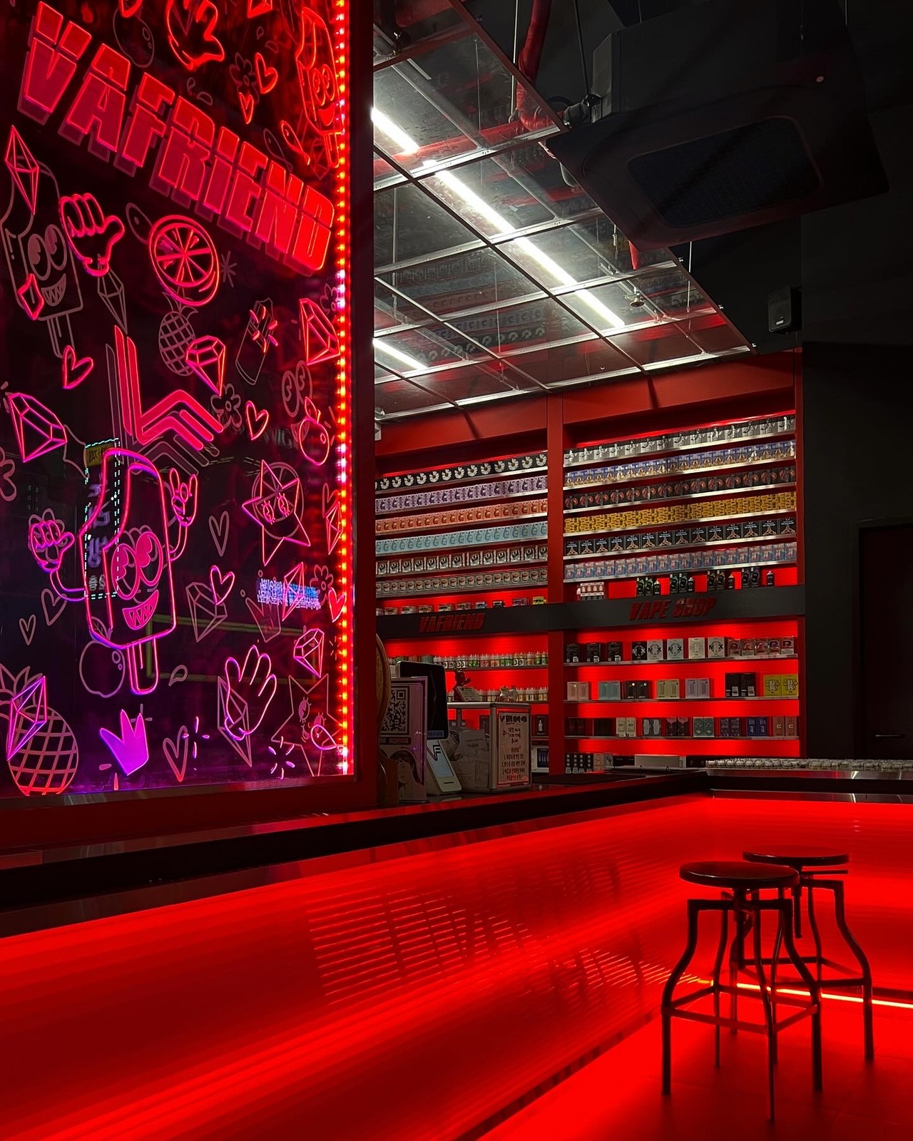 테스 디자인의 베이프렌드 전자 담배 매장 시공 사례 사진 01