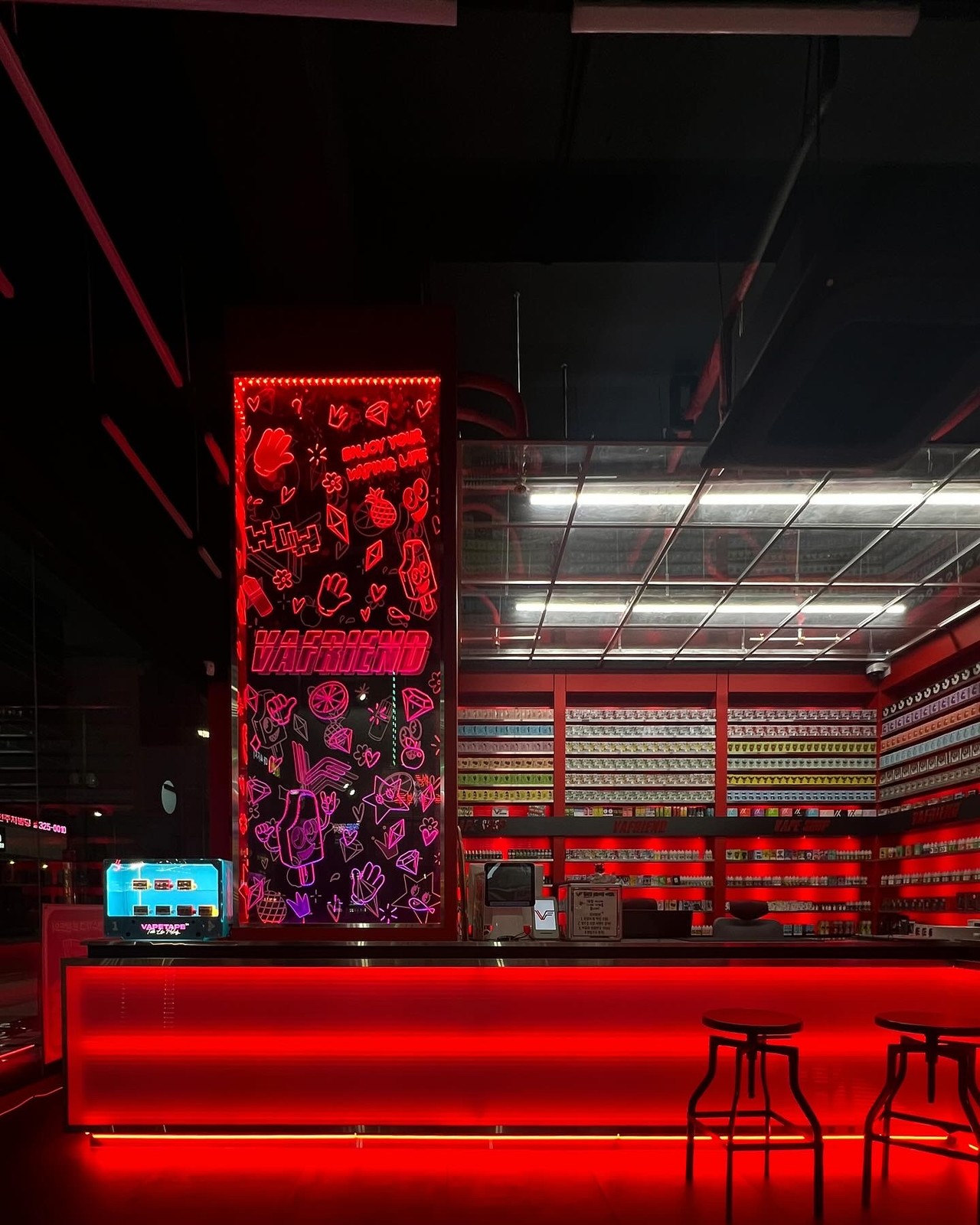 테스 디자인의 베이프렌드 전자 담배 매장 시공 사례 사진 08